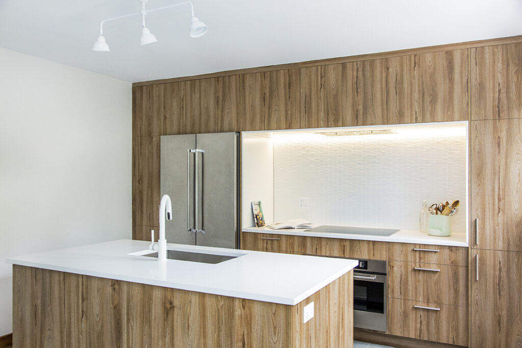 Design intérieur de la cuisine d'une résidence située à L'assomption. Interior design of a kitchen located in l'Assomption.