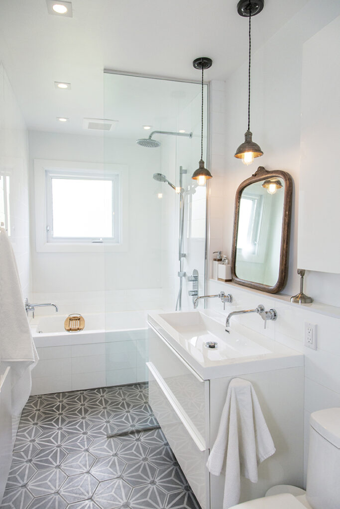 Photo de la salle de bain de la résidence conçue oar les designers d'intérieur de Clairoux. Photo of the bathroom of the residence designed by Clairoux’s interior designers.