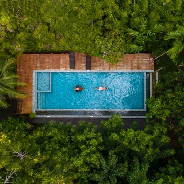 Vue de la piscine au complexe de la maison de plage ou à proximité.